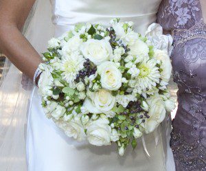 12 maxi mixed flowers green white bouquet