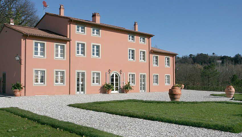 Lucca villa with tennis court