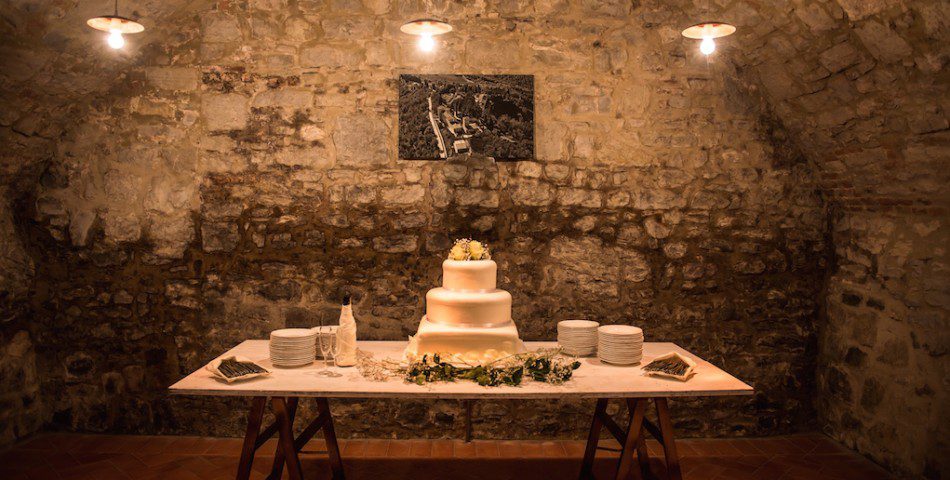 vineyard wedding hamlet in chianti cake