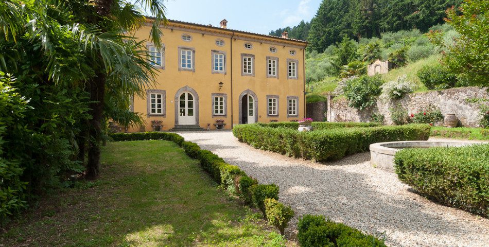 luxury villa rental in Lucca