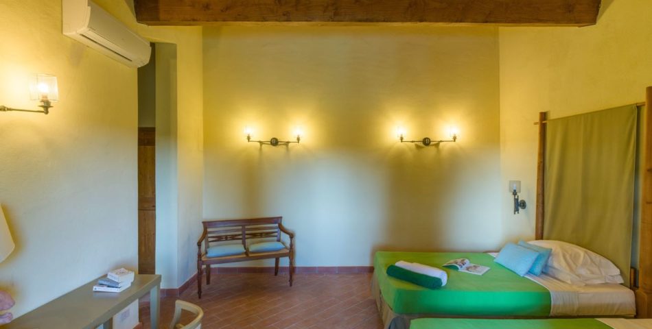 florence villa pupillo twin bedded room 1