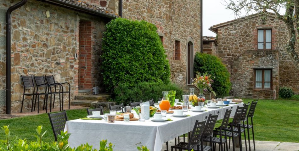 Luxury Villa in Chianti al fresco dinining