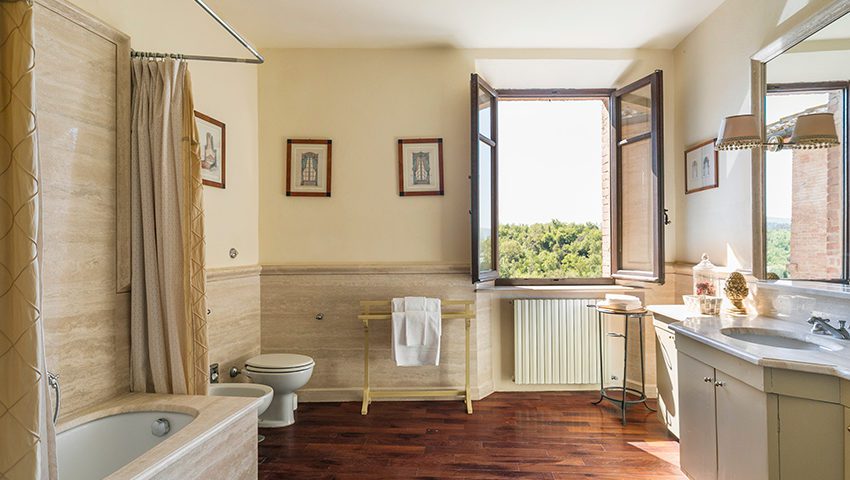 16 bedrooms villa in siena bathroom
