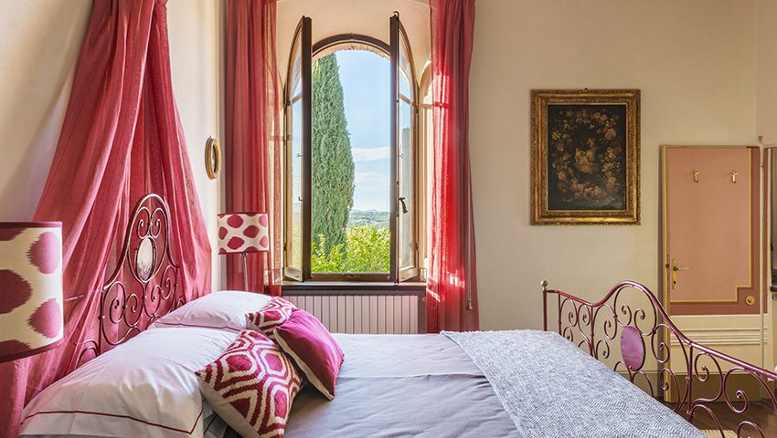 Luxury villa in Siena bedroom with ensuite bathroom