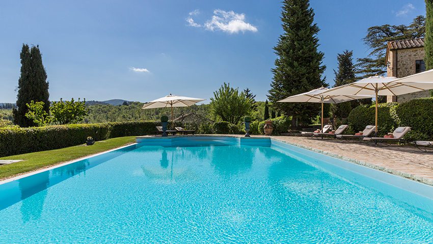 Luxury villa in Siena fully staffed with pool