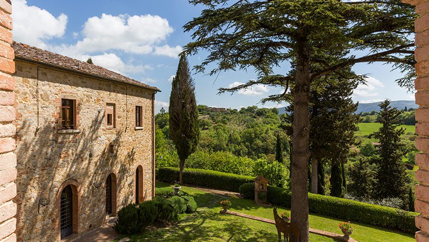 Luxury villa in Siena gardens