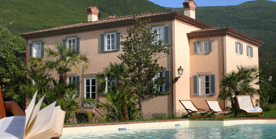 Villa Boschiglia 6 Bedroom Lucca Air Condition swimming pooled Villa facade 