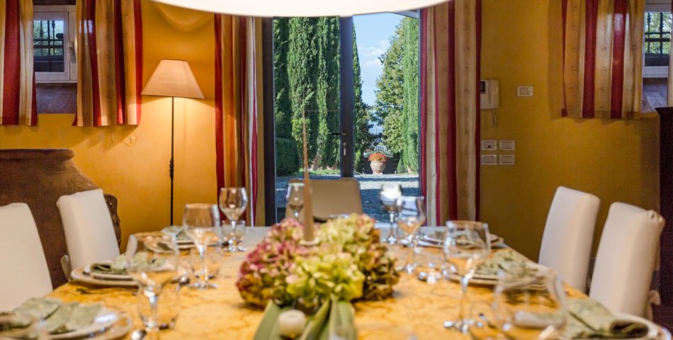 Villa Boschiglia 6 Bedroom Lucca Air Conditioned Villa dining room4