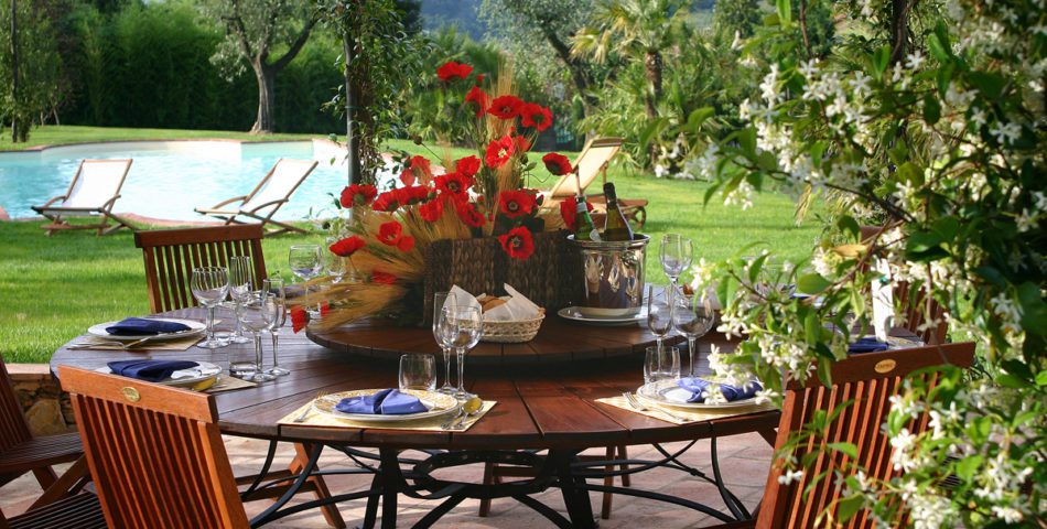 villas in lucca tuscany with garden pool