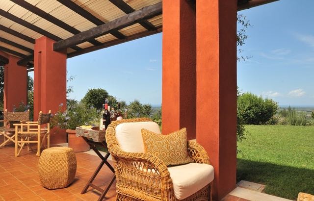 7 villa civetta tuscany outdoor sitting area