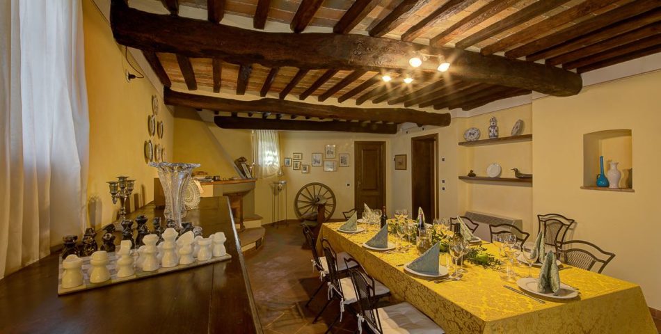 5 bedroom villa with pool in lucca formal dining