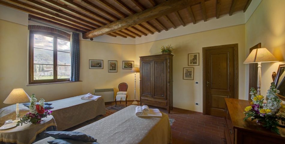 villa sodini twin bedroom
