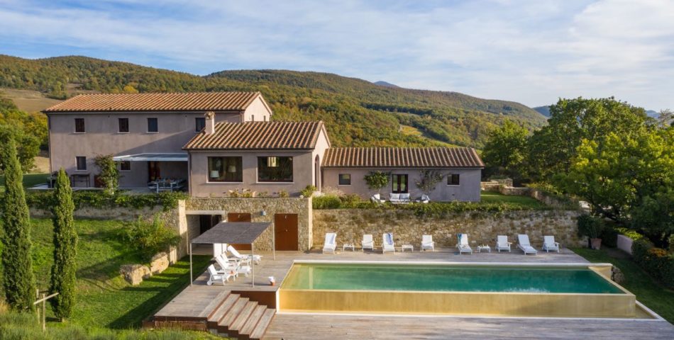 Prestigious villa in valdorcia with pool and gym