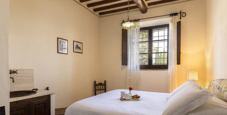 tuscan villa sleeping 28 bedroom