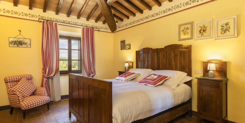 villa in the crete sienise bedroom