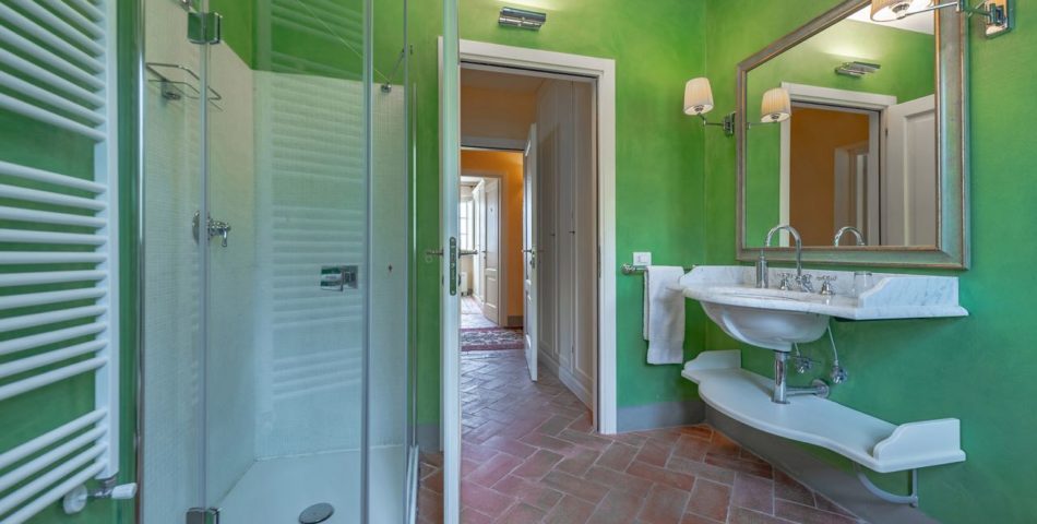 Villa Santa Maria bedroom 4 bathroom