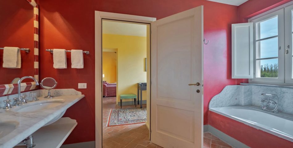 Villa Santa Maria bedroom2 bathroom b