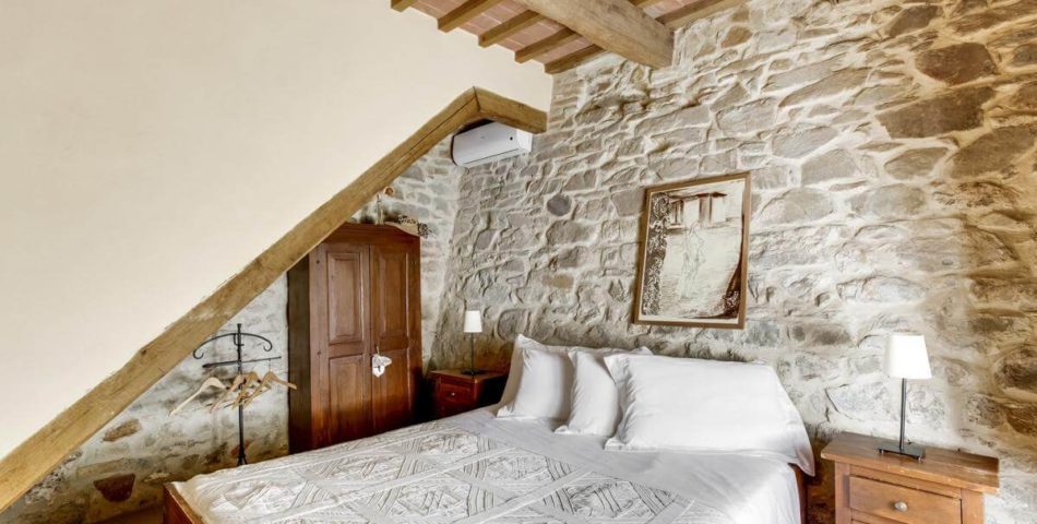 montalcino air conditione villa bedroom first floor
