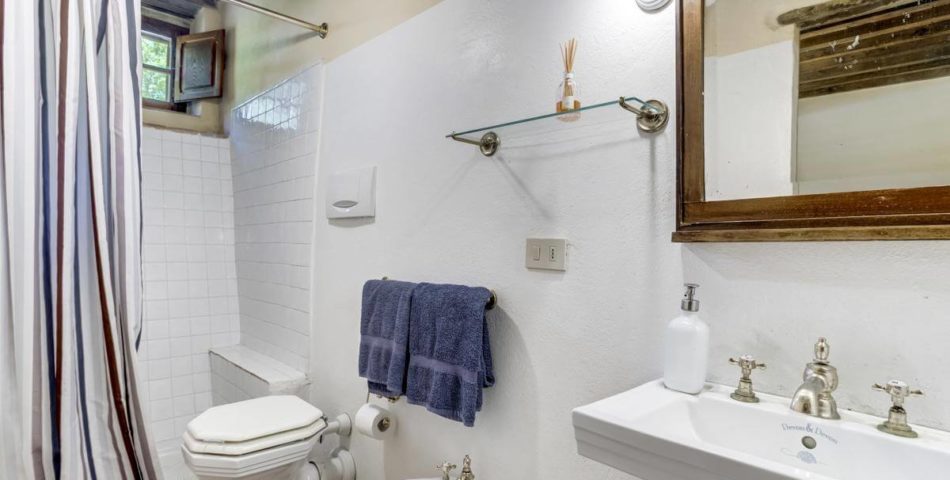 montalcino air conditioned villa bathroom ensuite first floor