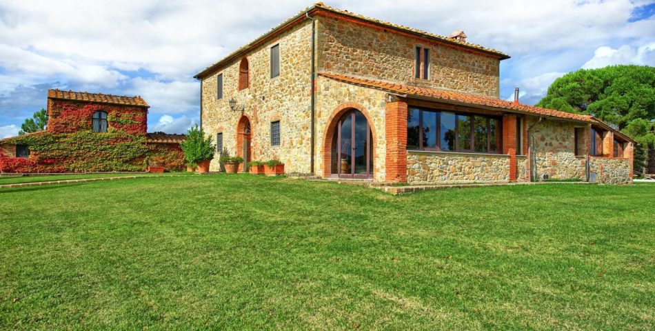 authentic 11 bedroom tuscan villa outdoor area
