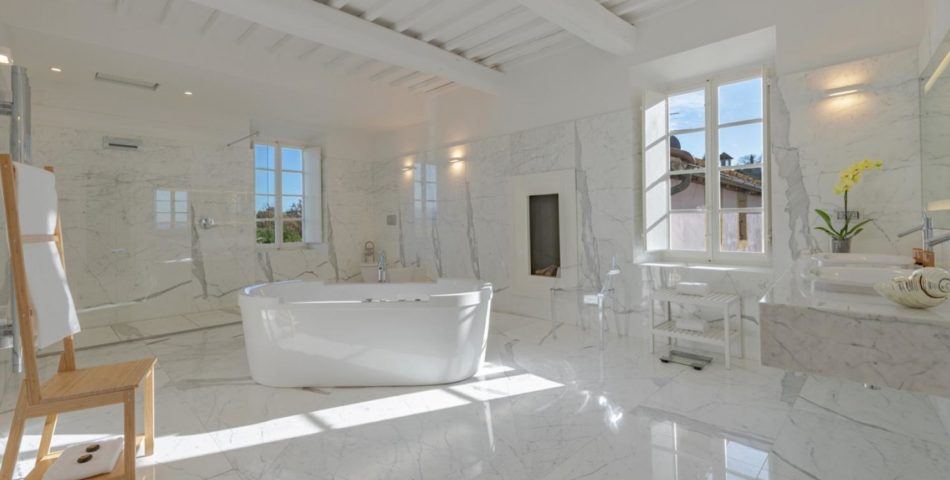 luxury villa master bathroom