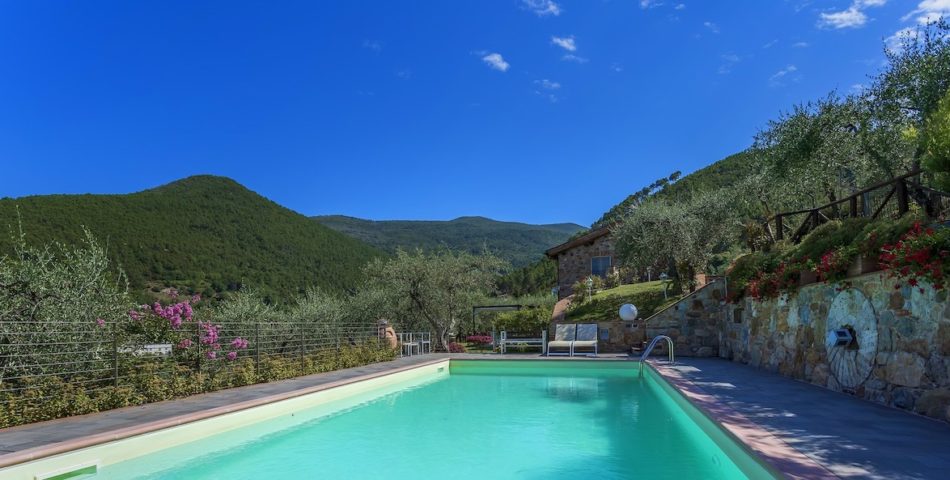 Lucca vacation home with pool