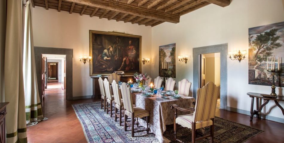 Large villa in Tuscany for rent formal dining room