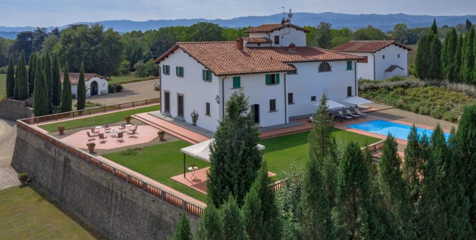 Luxury villa to rent near florence 10 bedrooms with pool and AC