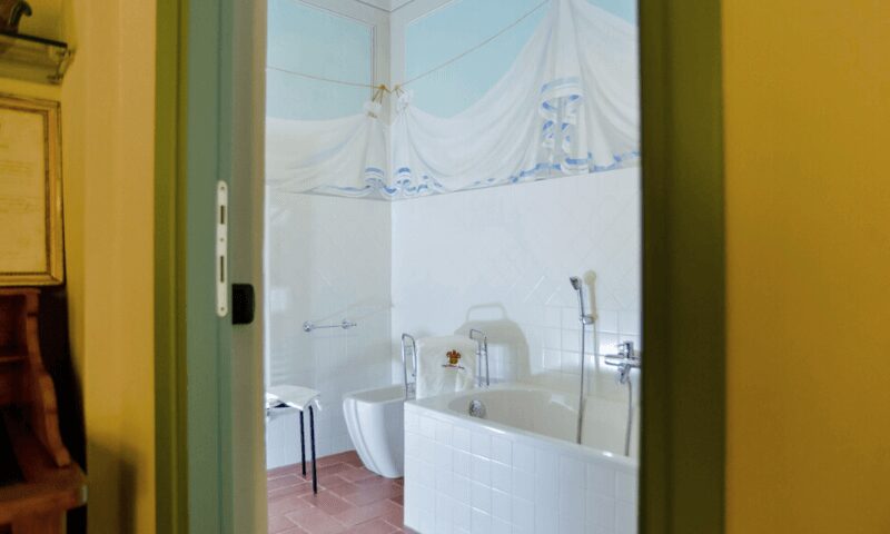Luxury VIlla Italy bathroom