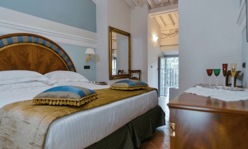 Luxury Villa Italy bedroom