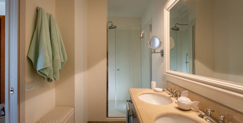 24 Tuscany coastal villas Bedroom 4 bathroom