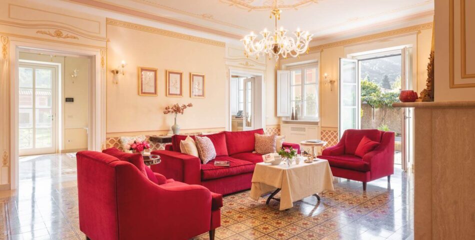 Luxury villa near Lucca red living room