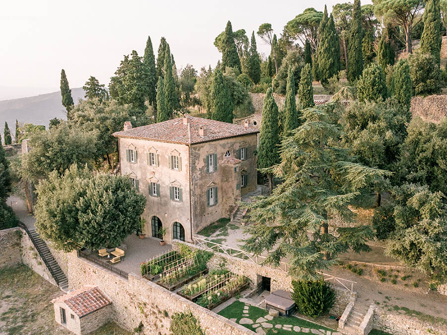 rental villa in cortona exterior 2