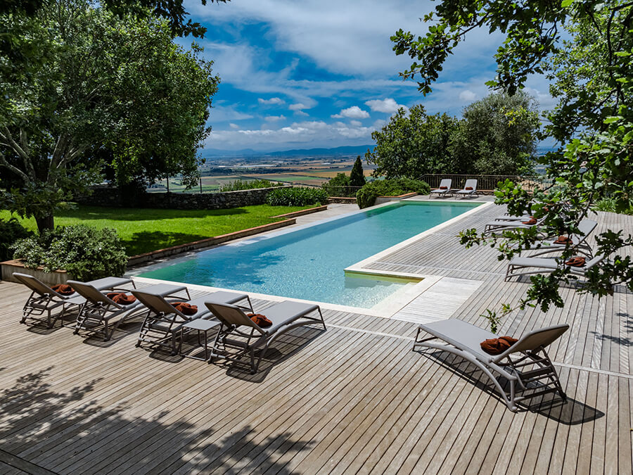 rent villas tuscany seaside pool